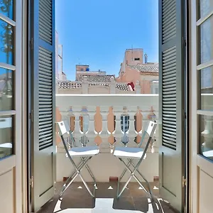 C74 - Marvelous 3 Bedroom In Historical Apartamento